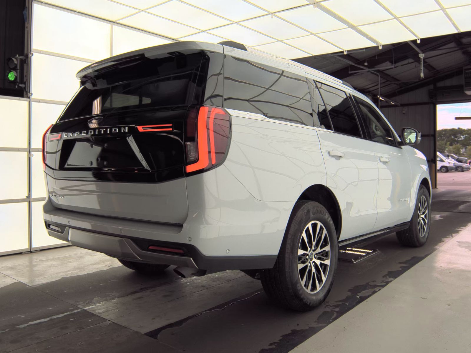 FORD EXPEDITION - 6