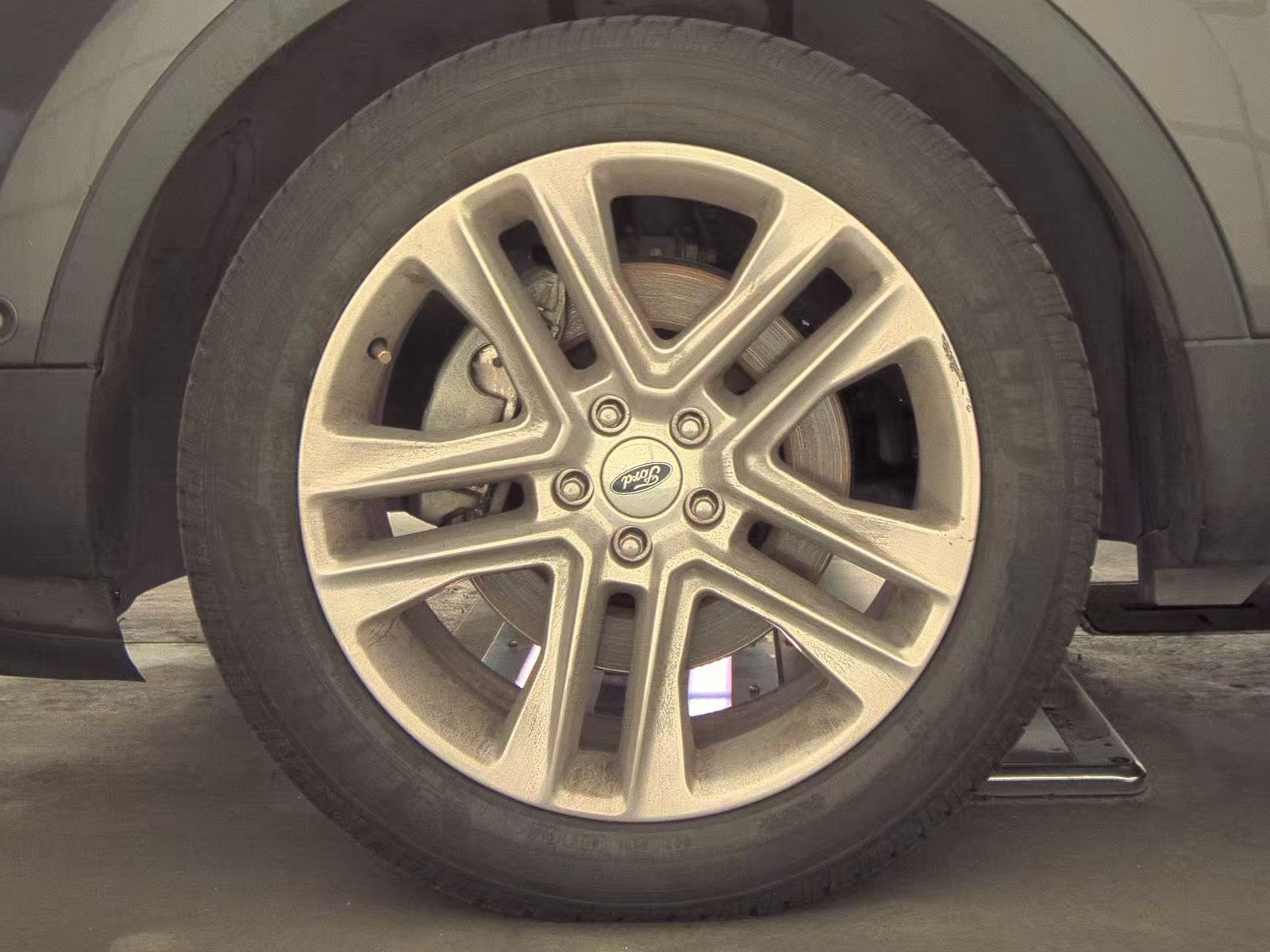 FORD EXPLORER - 10