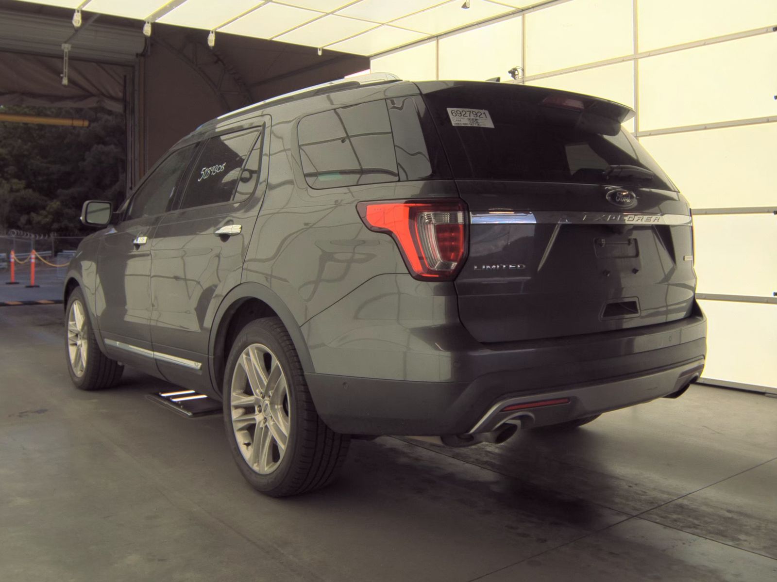 FORD EXPLORER - 9