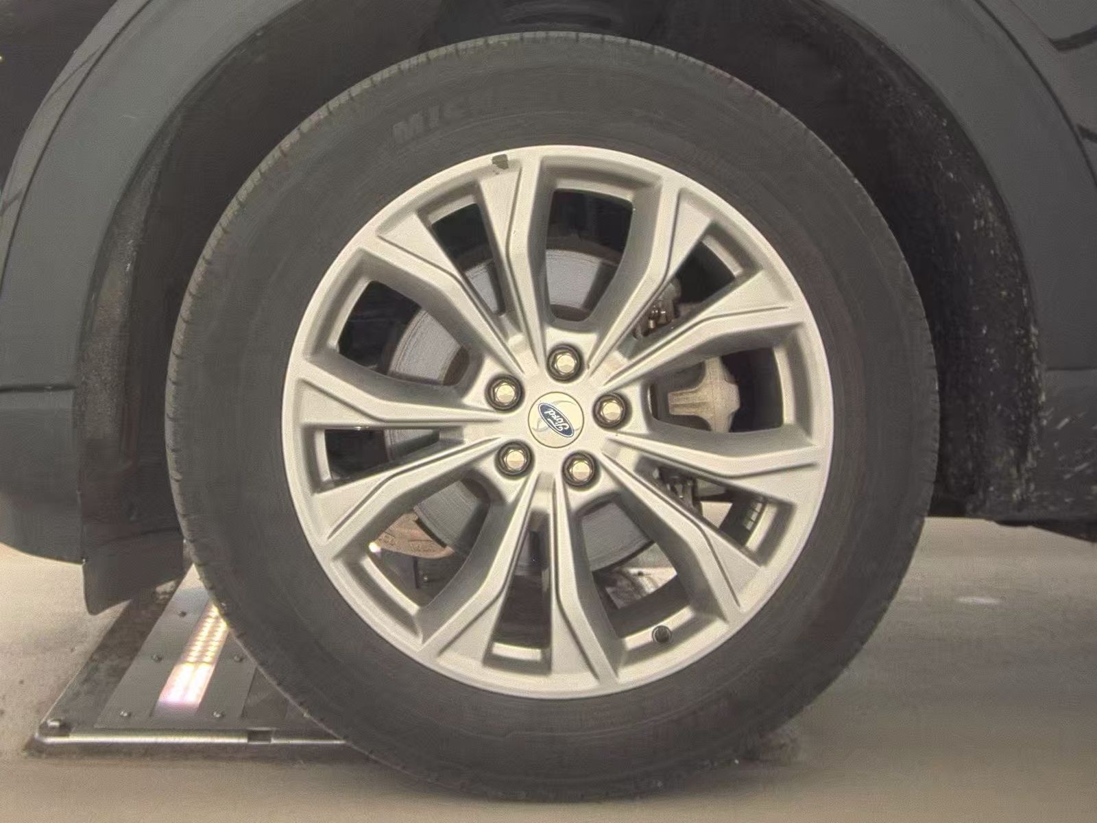 FORD EXPLORER - 10