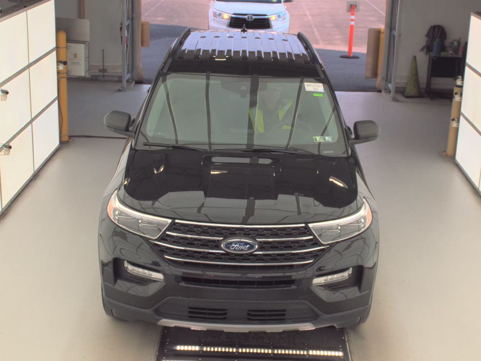 FORD EXPLORER - 3