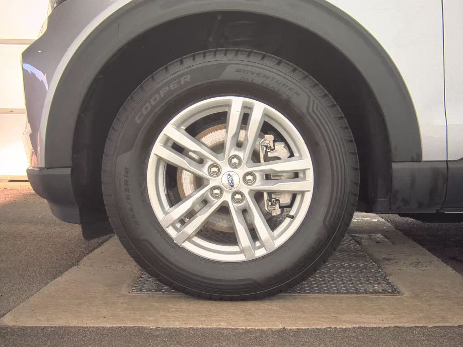 FORD EXPLORER - 10
