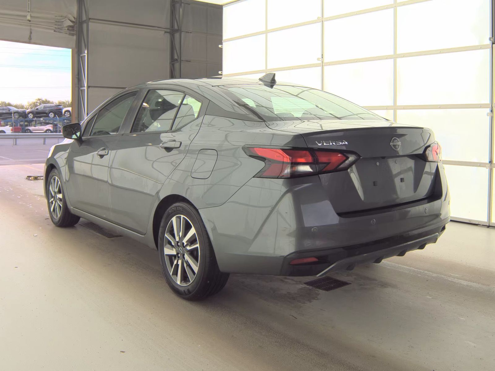 NISSAN VERSA - 9