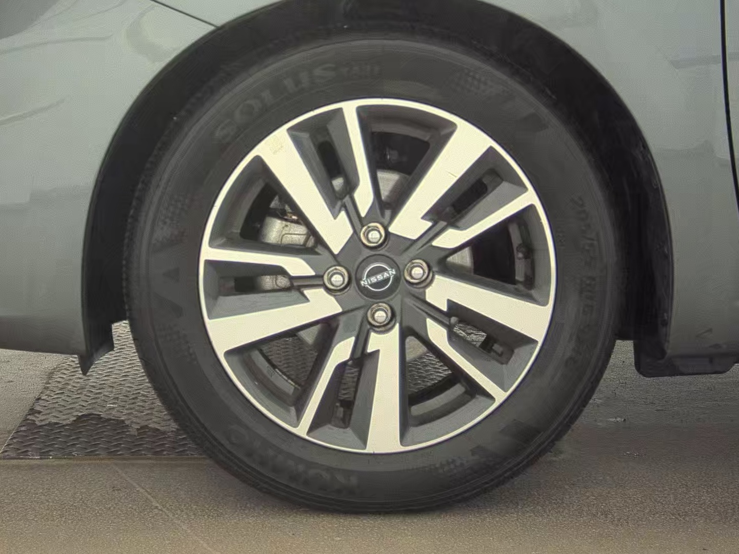 NISSAN VERSA - 10