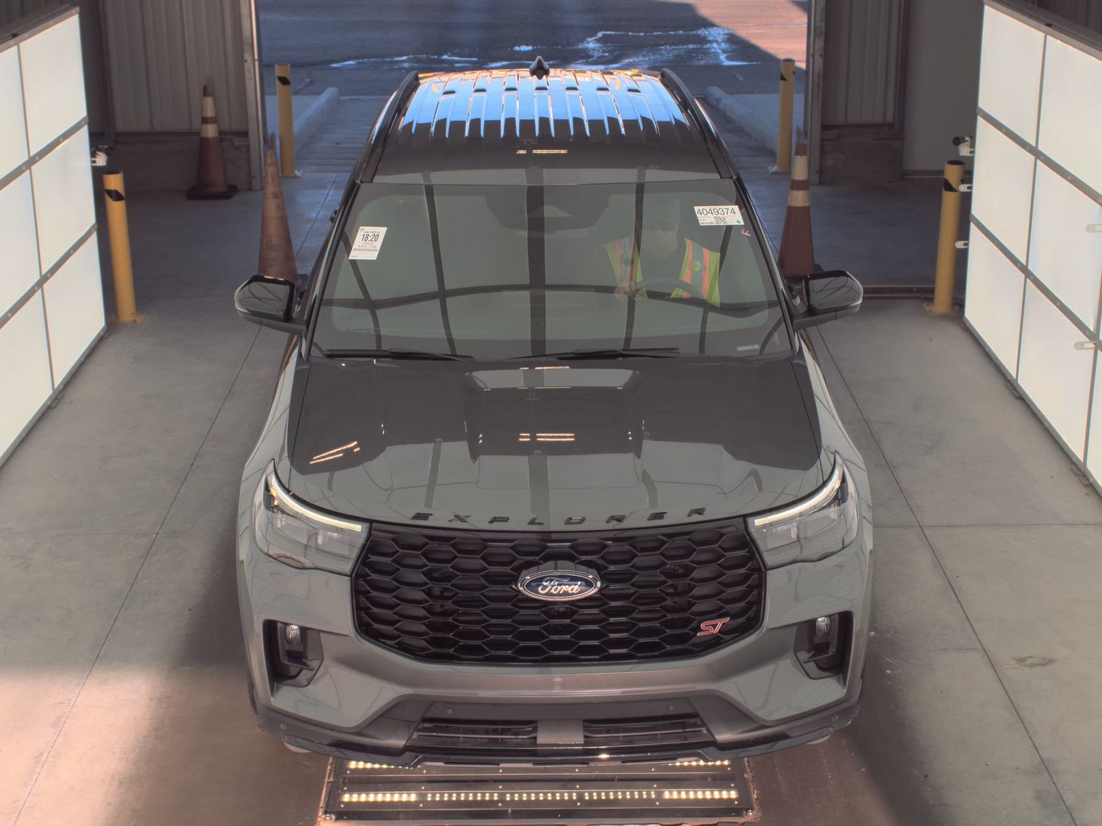 FORD EXPLORER - 3