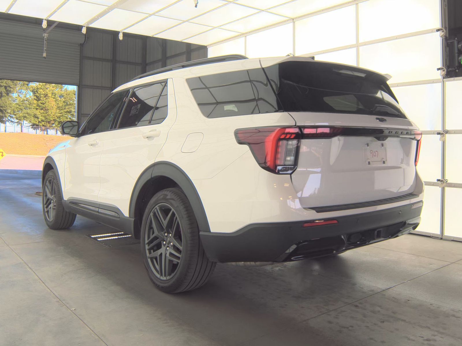 FORD EXPLORER - 9