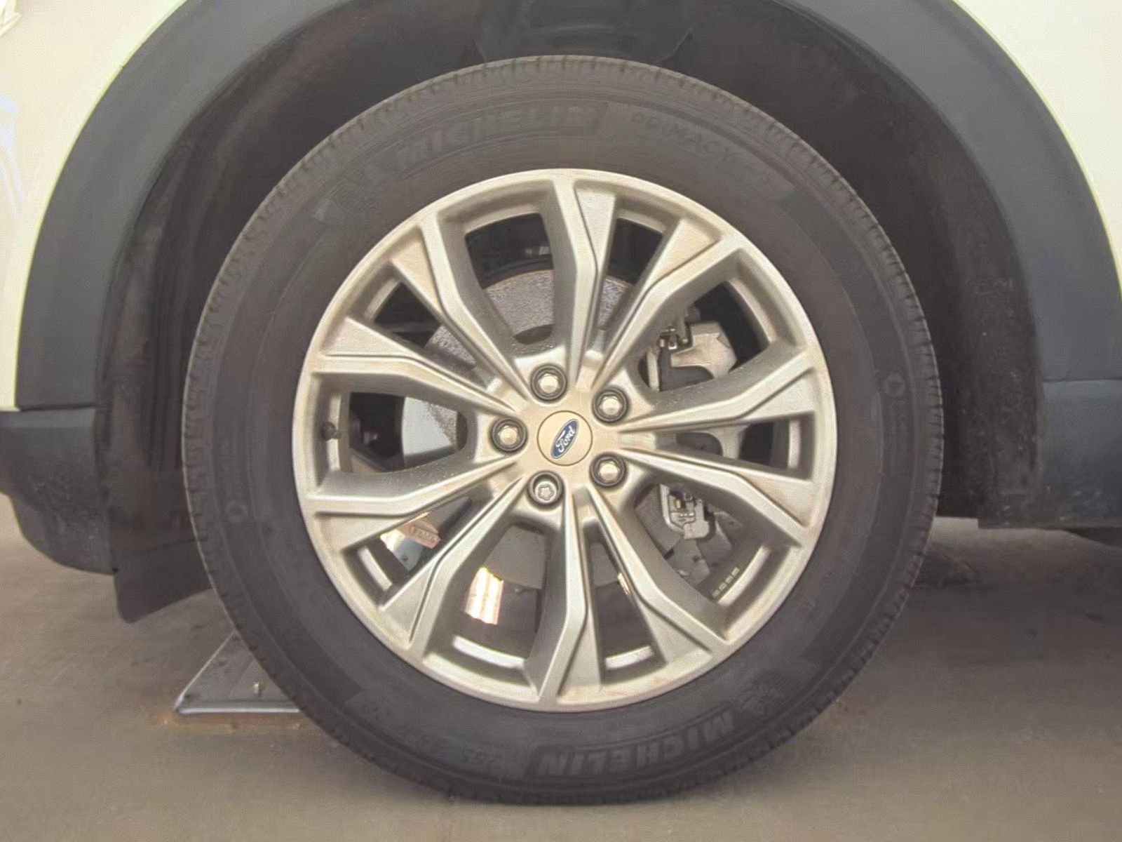 FORD EXPLORER - 10