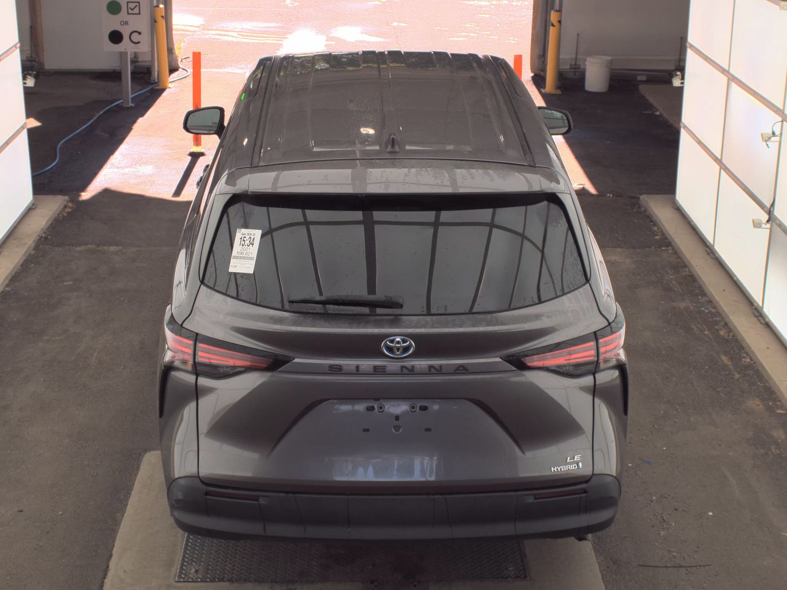 2021 Toyota Sienna LE photo 6