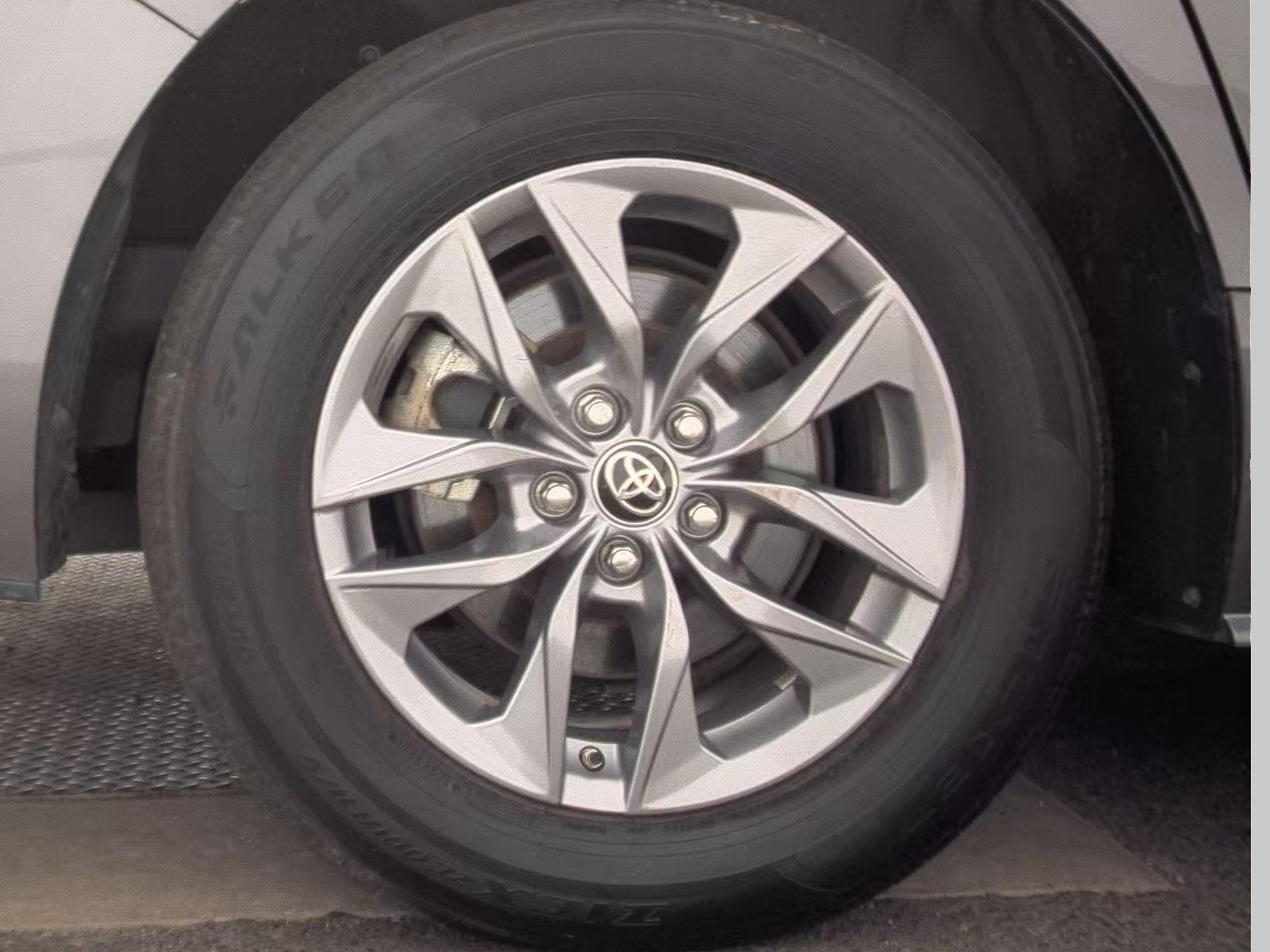 2021 Toyota Sienna LE photo 11