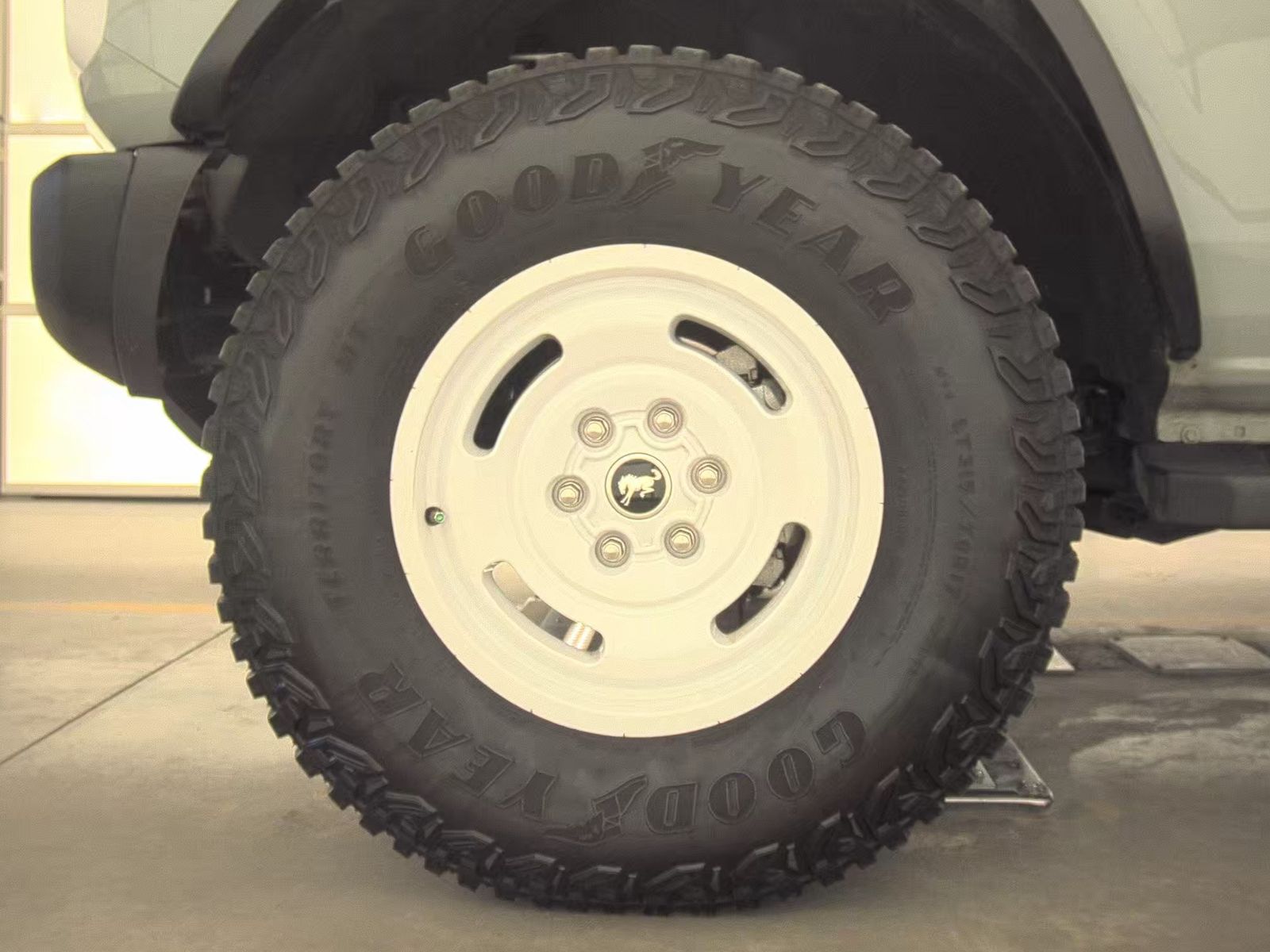 FORD BRONCO - 10
