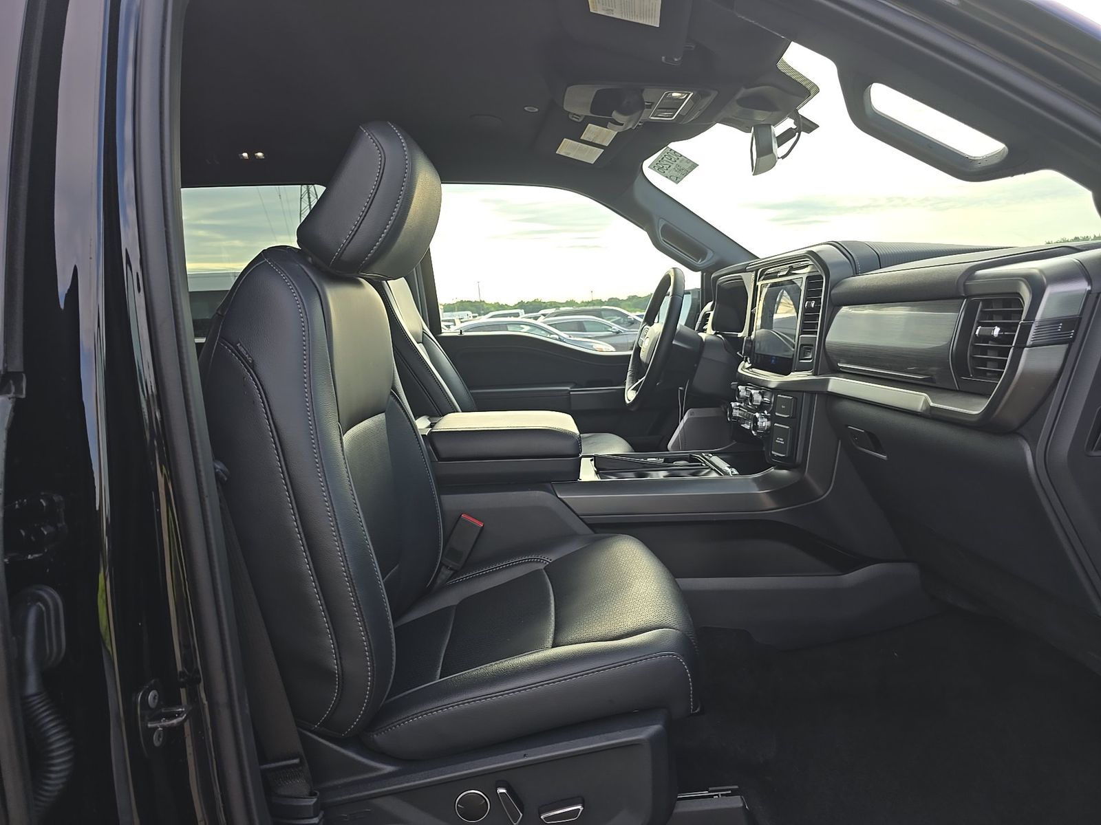 2025 Ford F-150 Lariat AWD