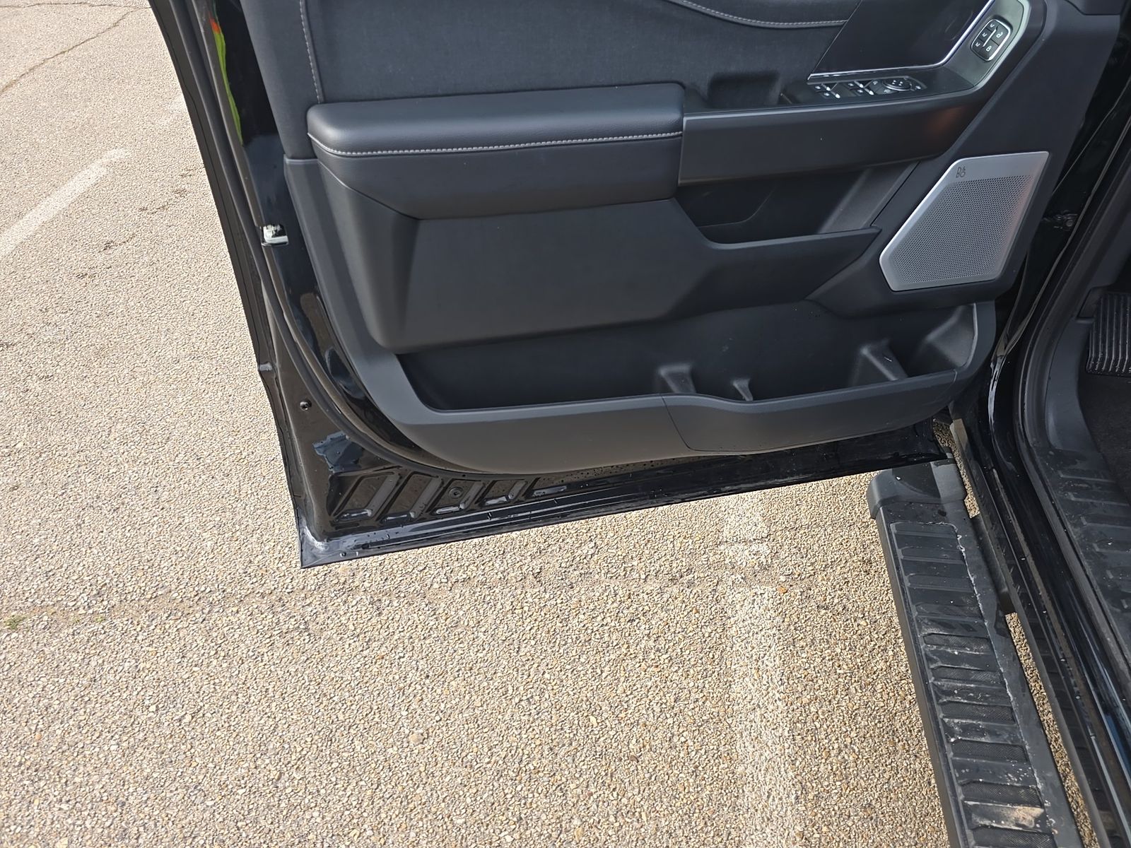 2025 Ford F-150 Lariat AWD