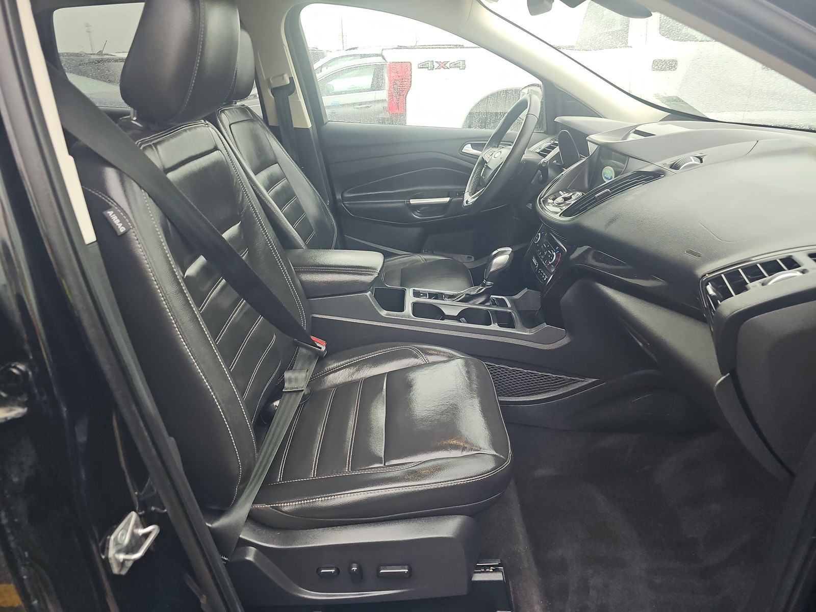 FORD ESCAPE - 9