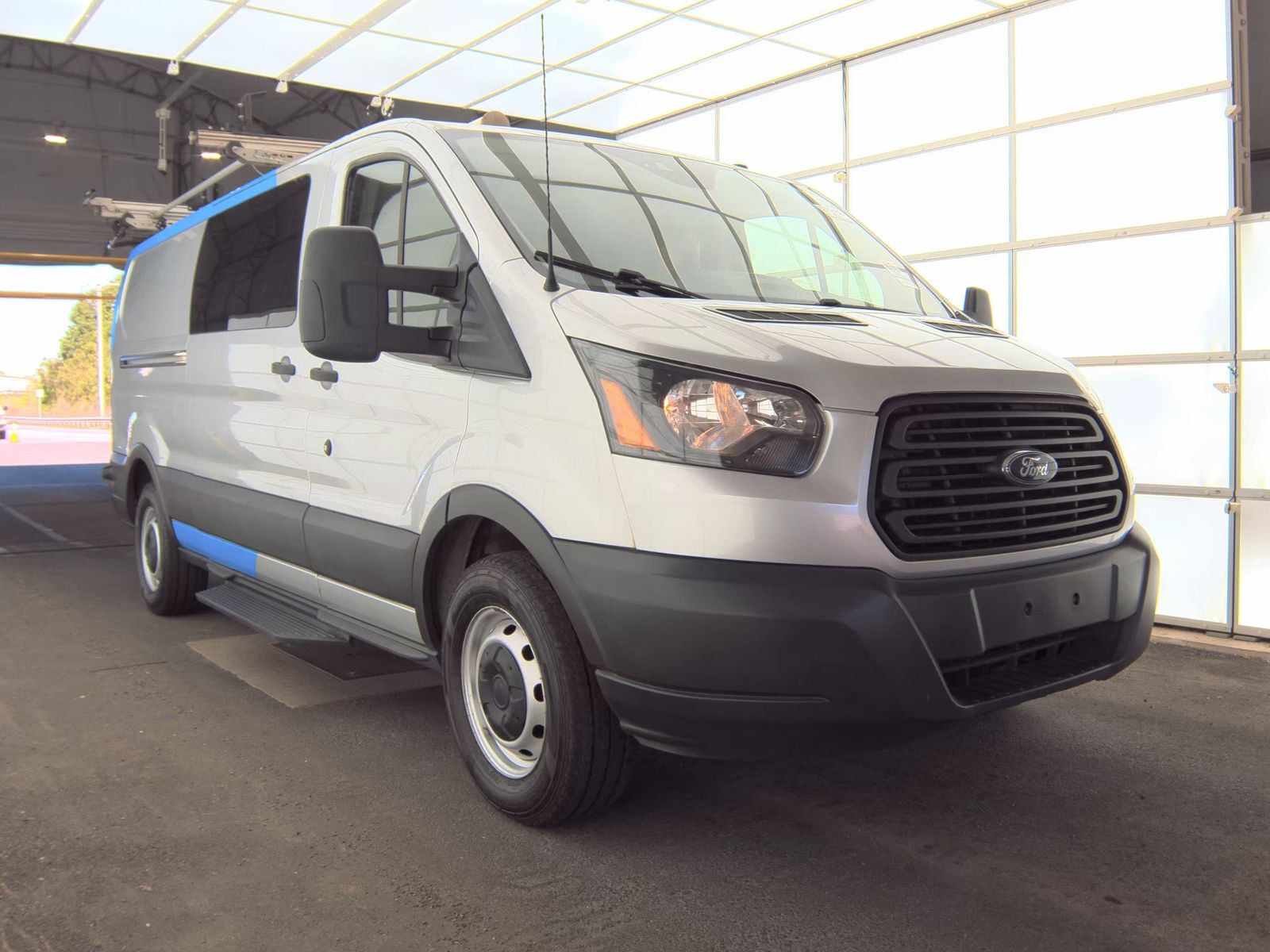 FORD TRANSIT 150 - 5