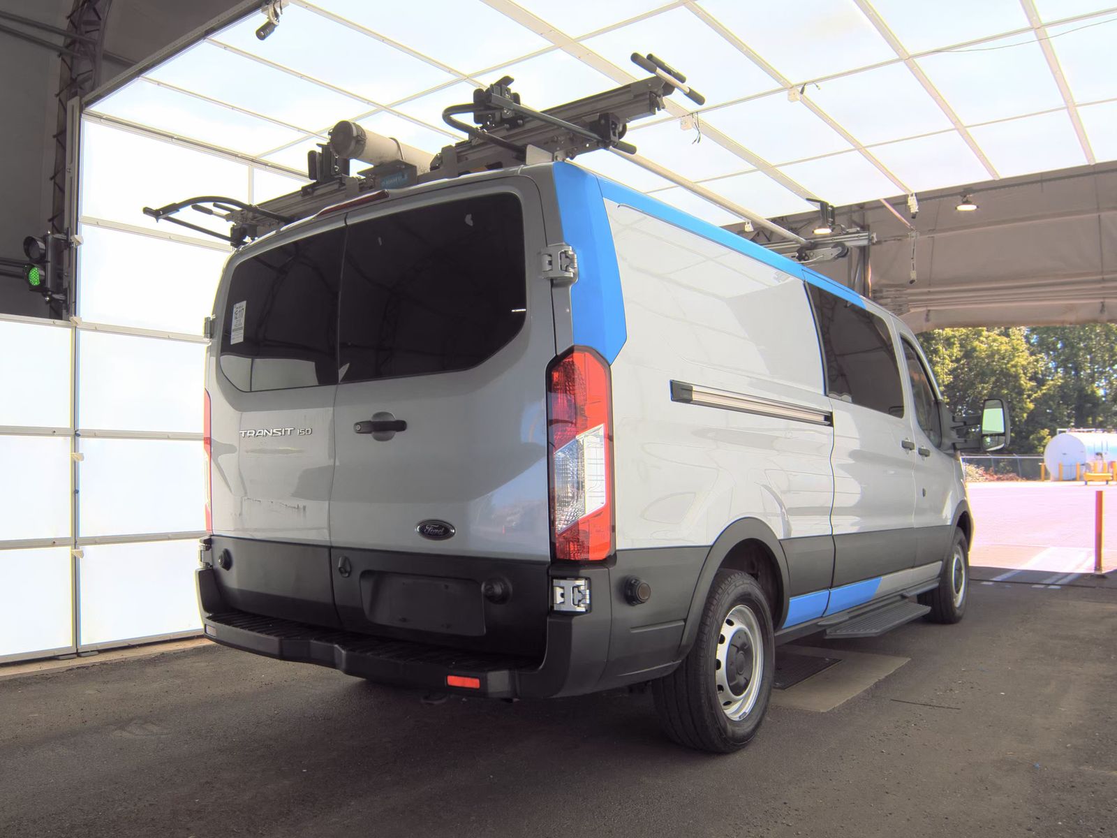 FORD TRANSIT 150 - 6
