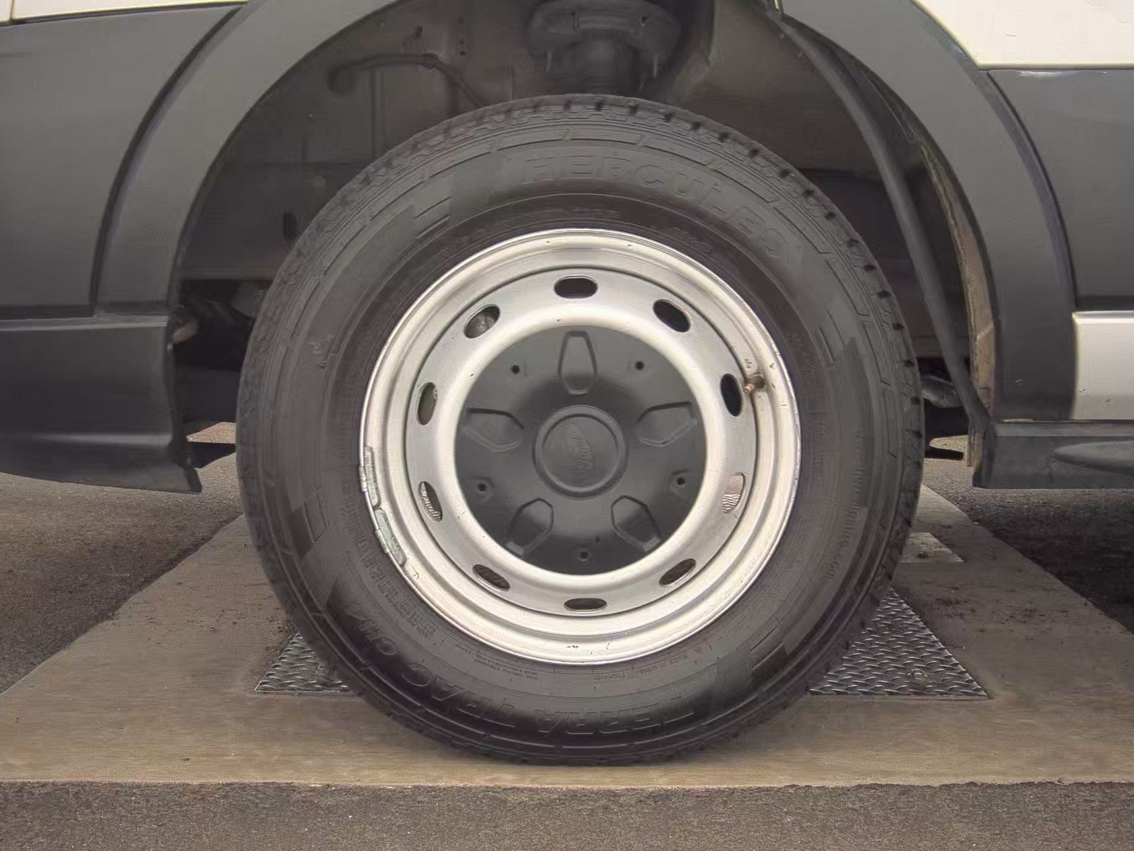 FORD TRANSIT 150 - 10