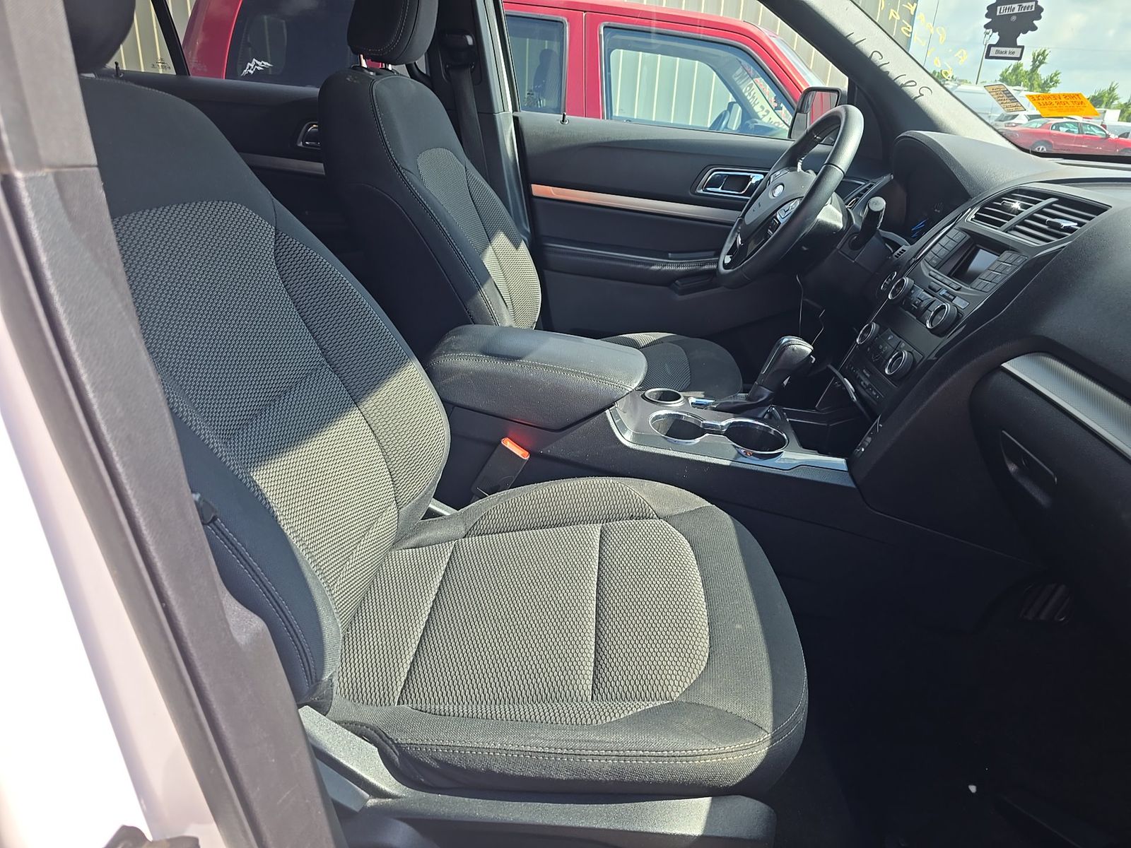 FORD EXPLORER - 9
