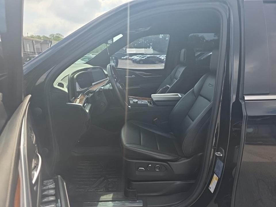 2023 Cadillac Escalade ESV Luxury RWD
