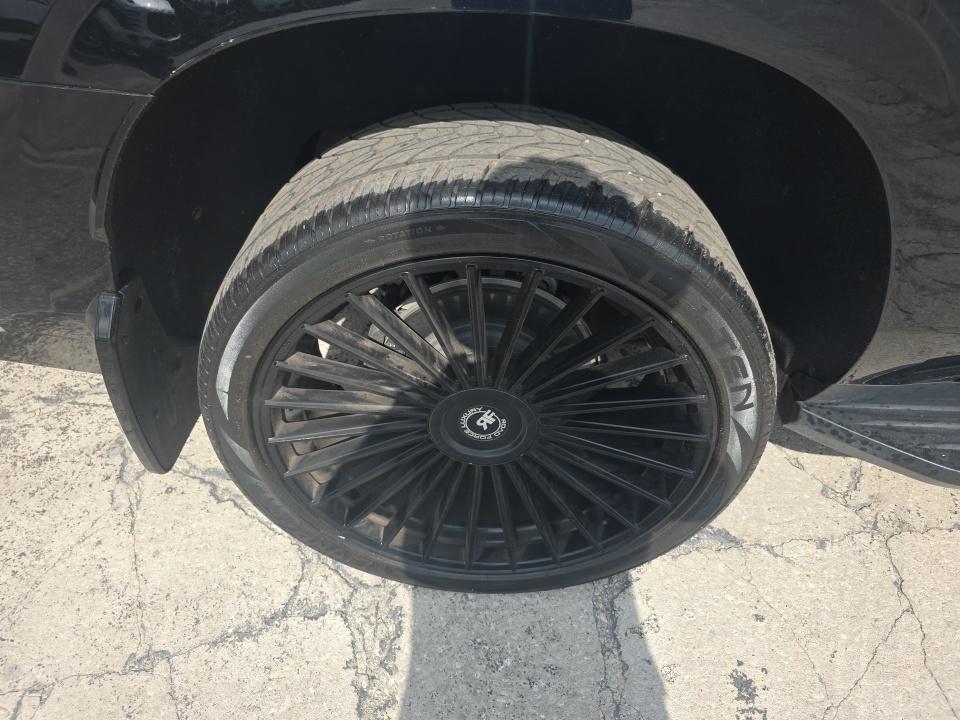 2023 Cadillac Escalade ESV Luxury RWD