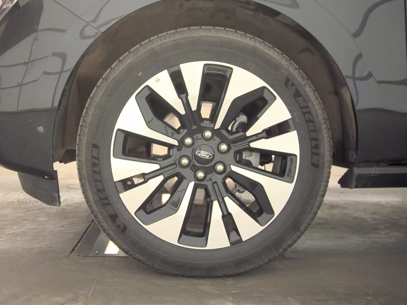 FORD EXPEDITION - 10