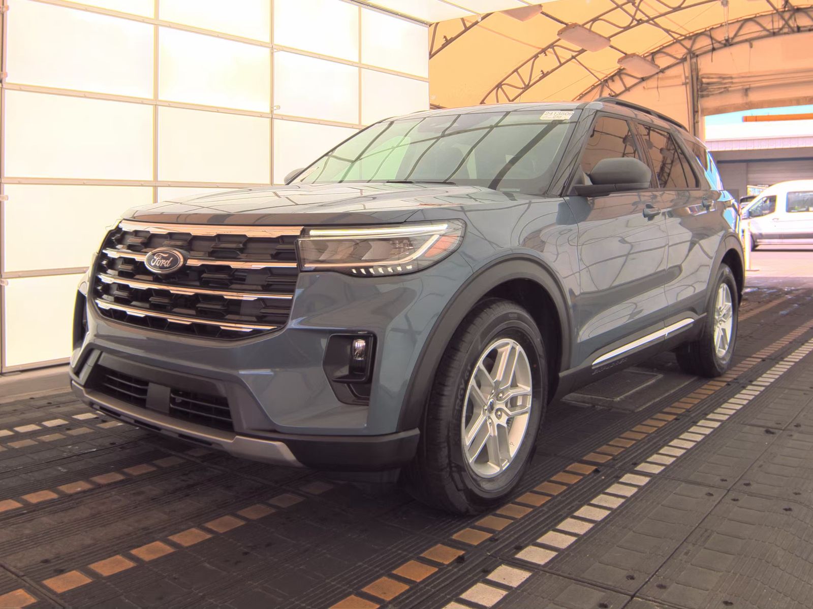 FORD EXPLORER - 1