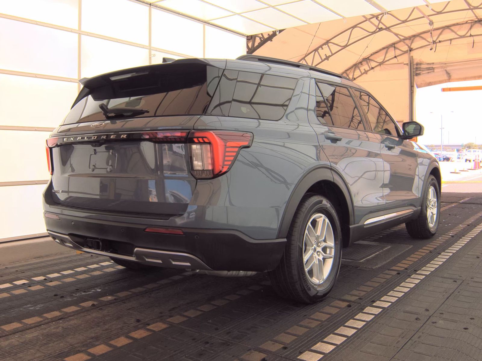 FORD EXPLORER - 6