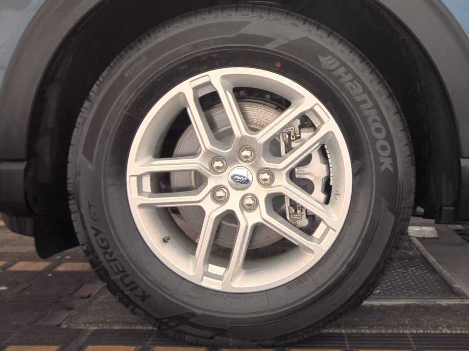FORD EXPLORER - 10