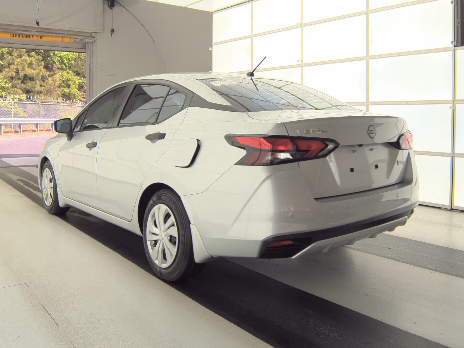NISSAN VERSA - 9