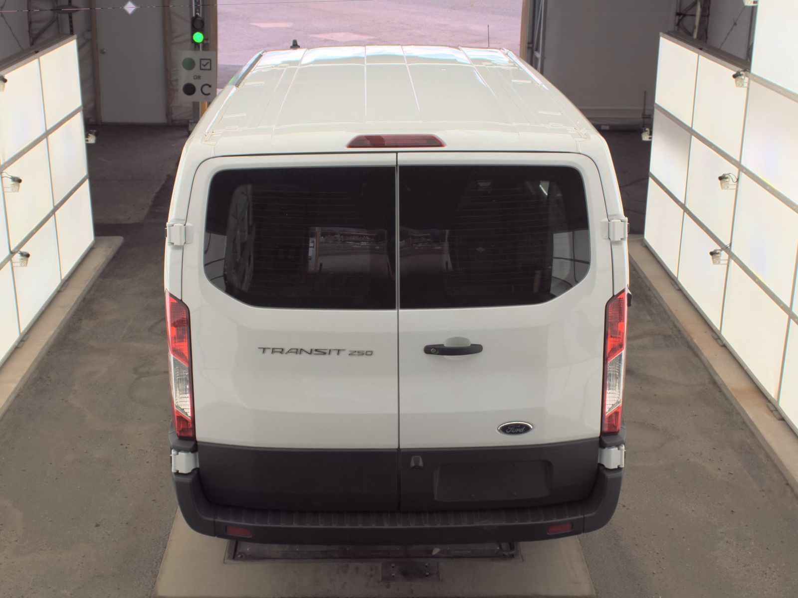FORD TRANSIT 250 - 6