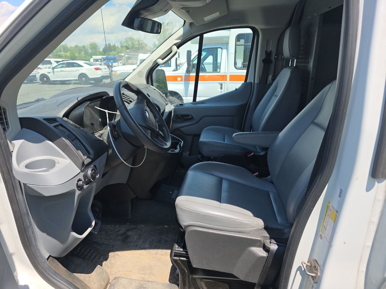 FORD TRANSIT 150 - 8