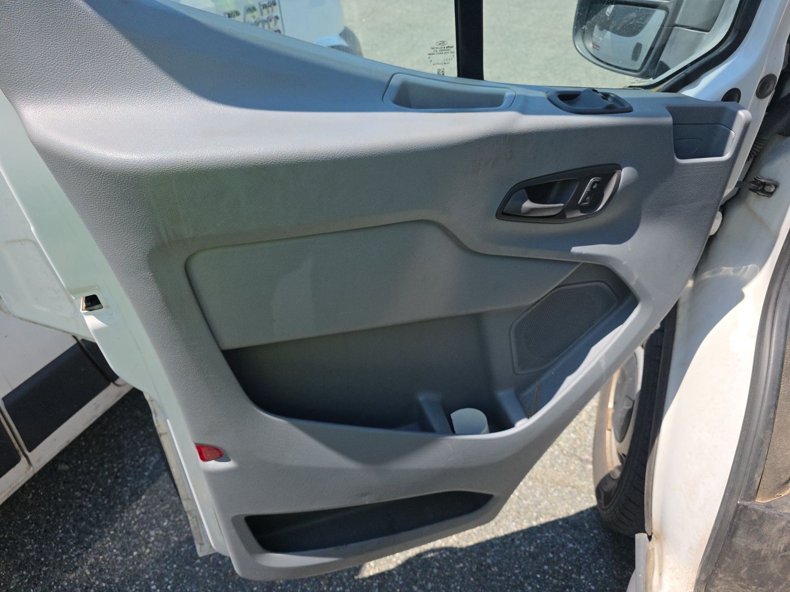 FORD TRANSIT 150 - 10