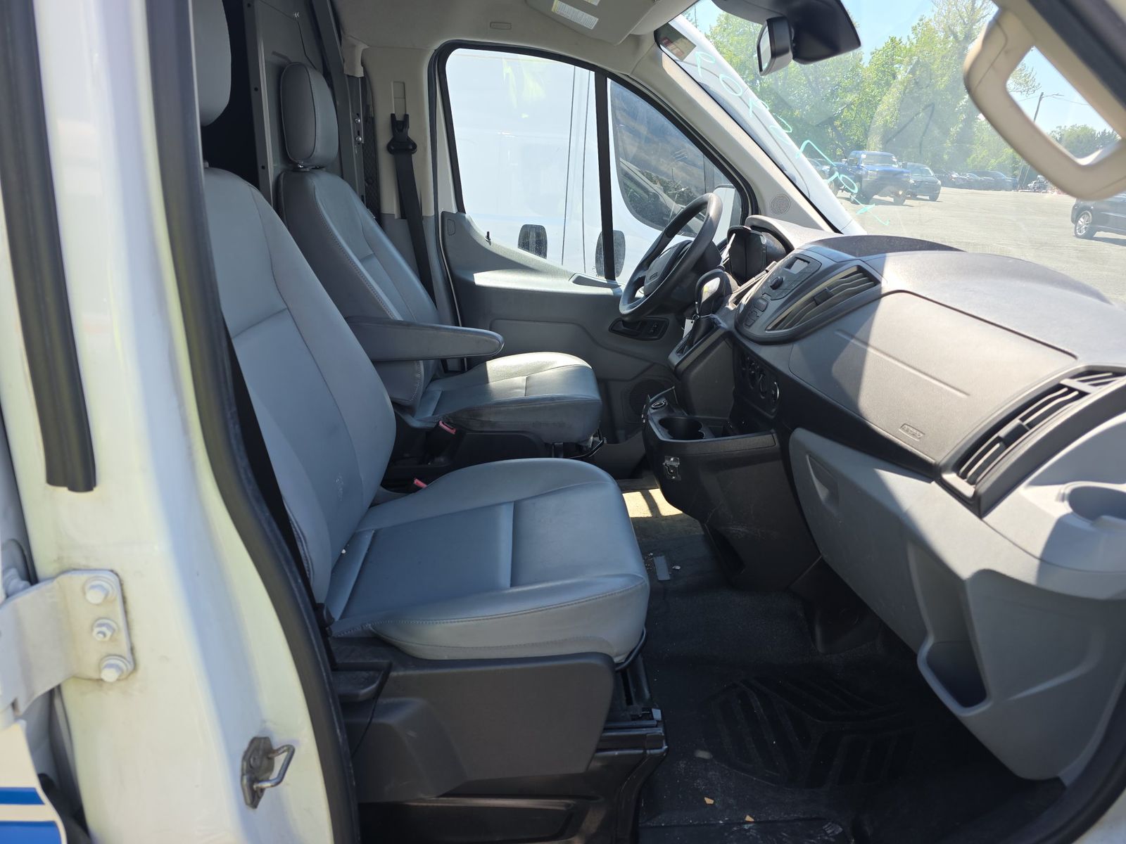 FORD TRANSIT 150 - 9