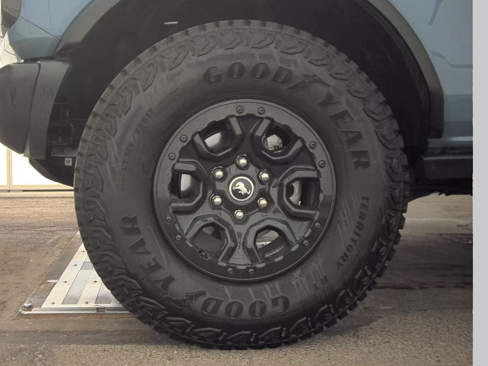 FORD BRONCO - 10