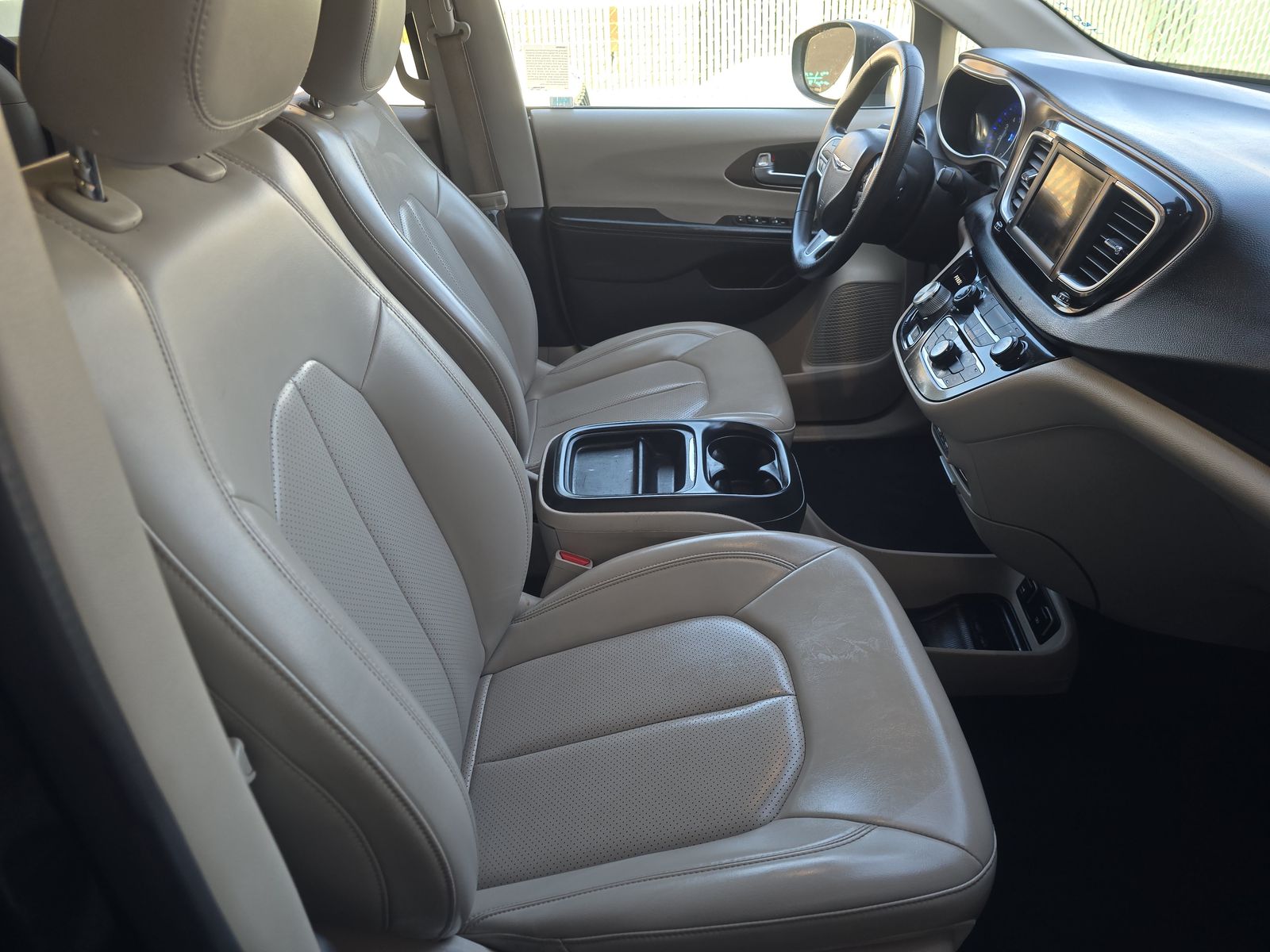 CHRYSLER VOYAGER - 9