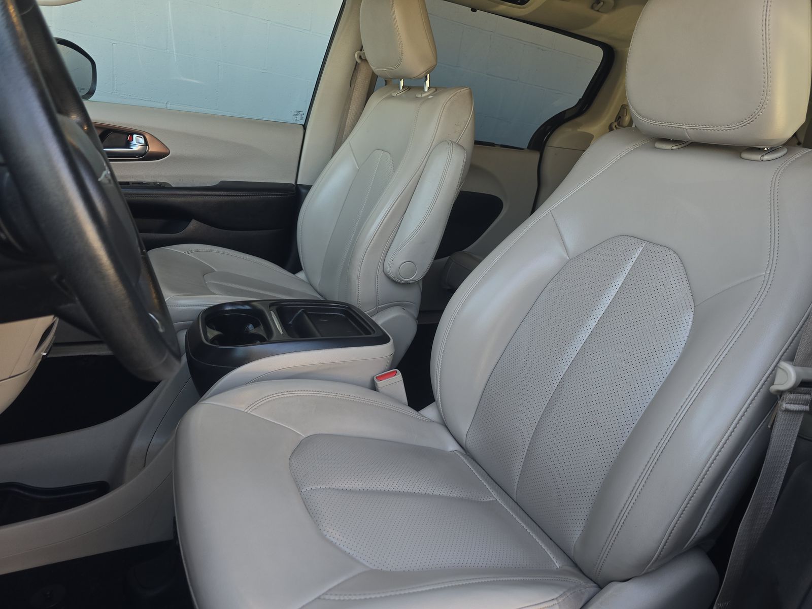 CHRYSLER VOYAGER - 8