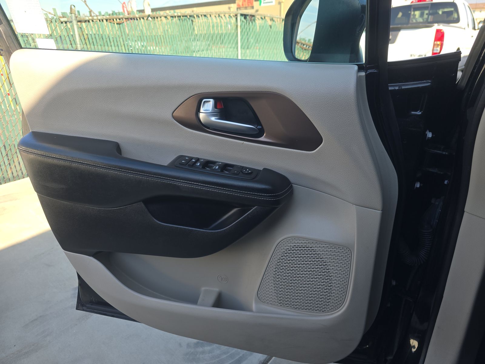 CHRYSLER VOYAGER - 10