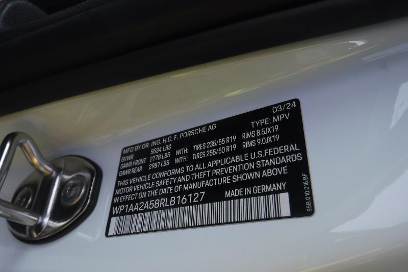 2024 Porsche Macan Base AWD
