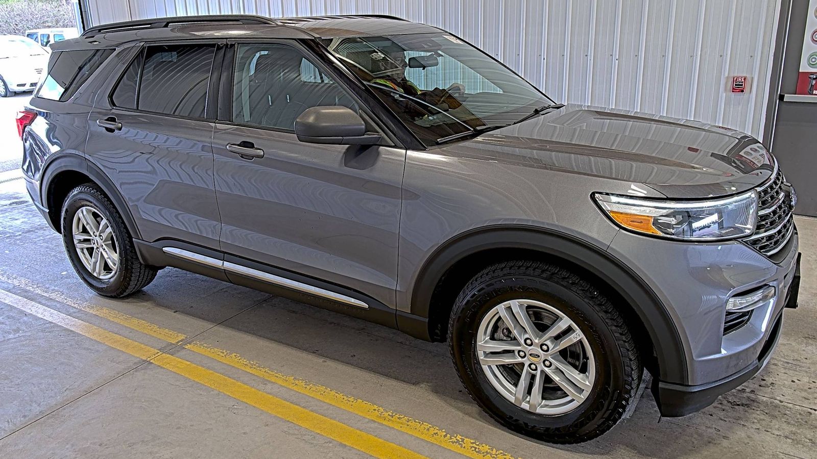 FORD EXPLORER - 4