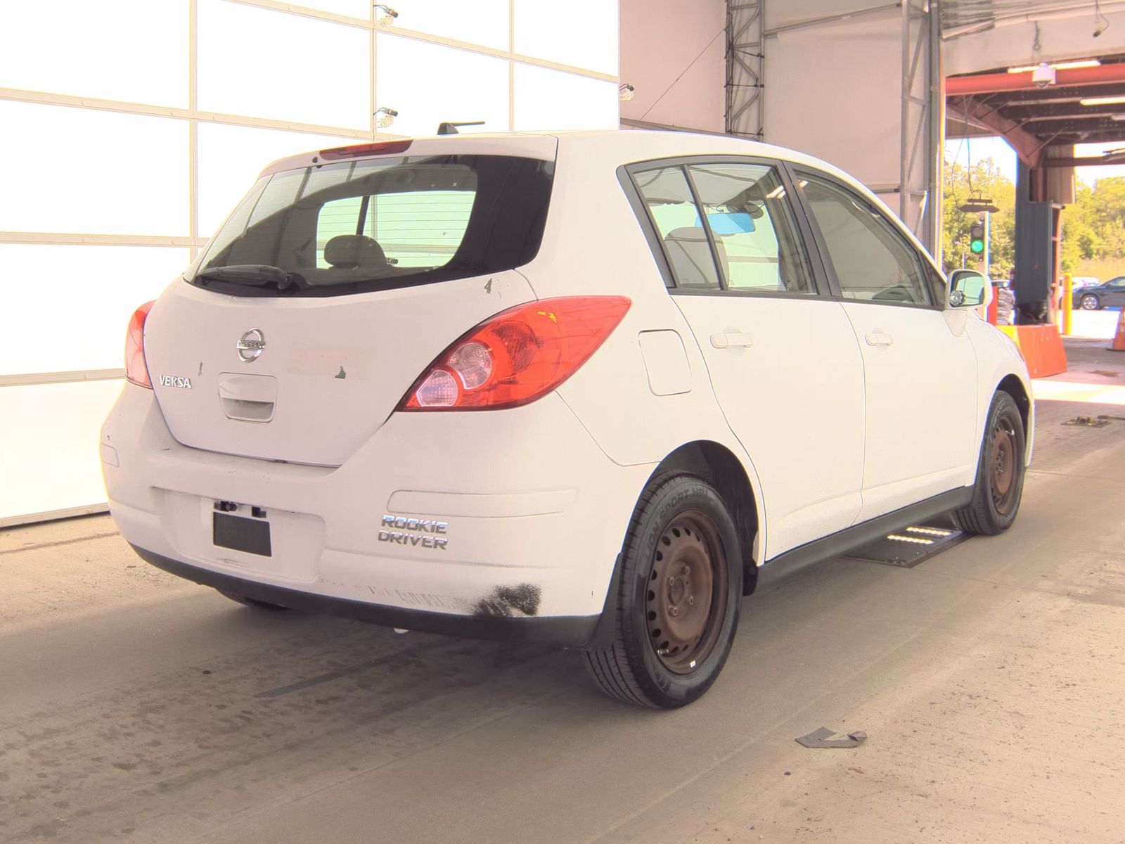 NISSAN VERSA - 6