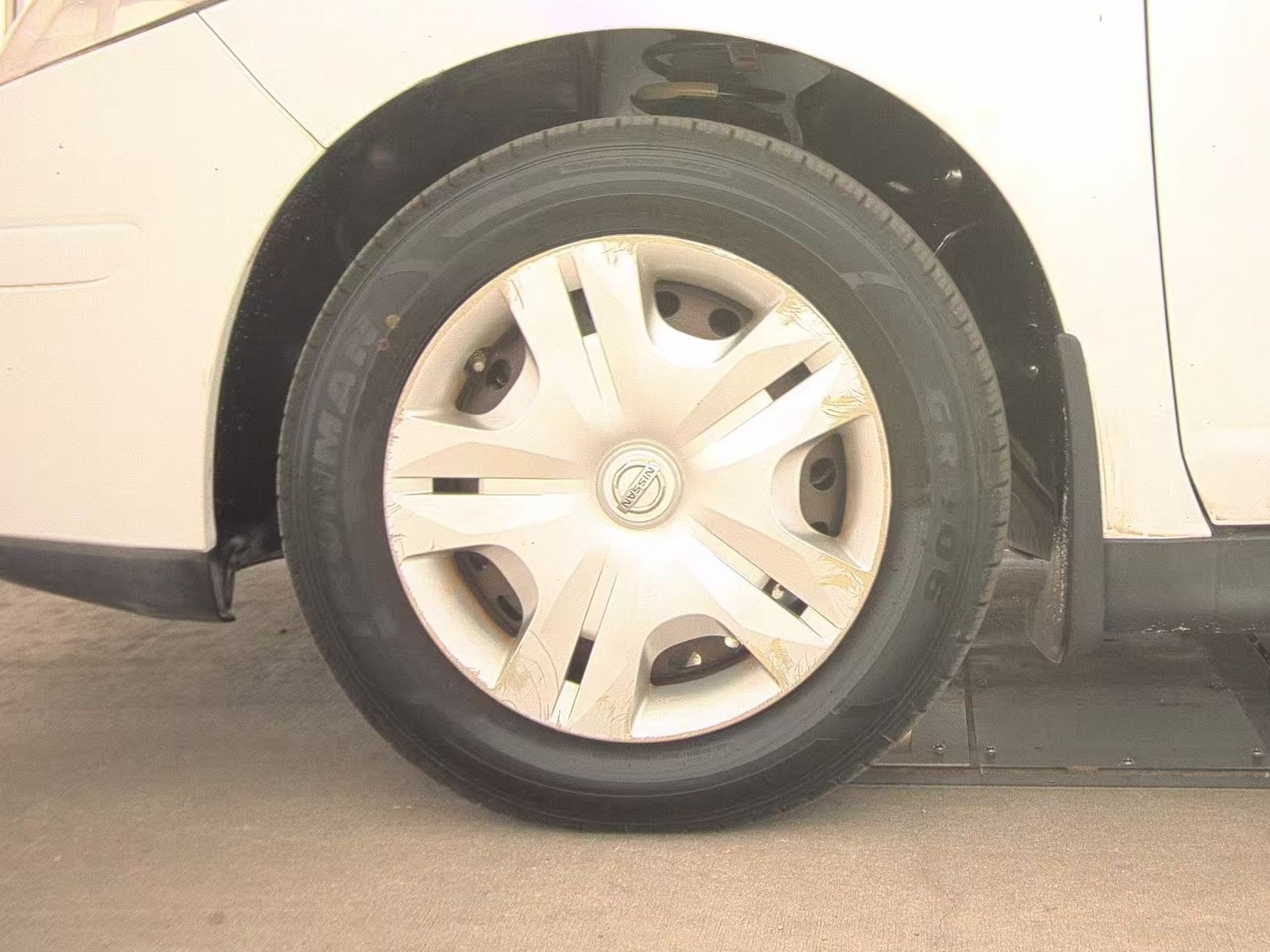 NISSAN VERSA - 10