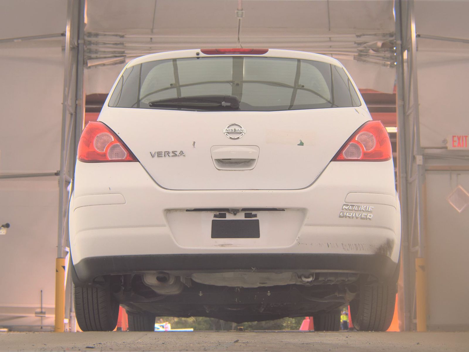 NISSAN VERSA - 8