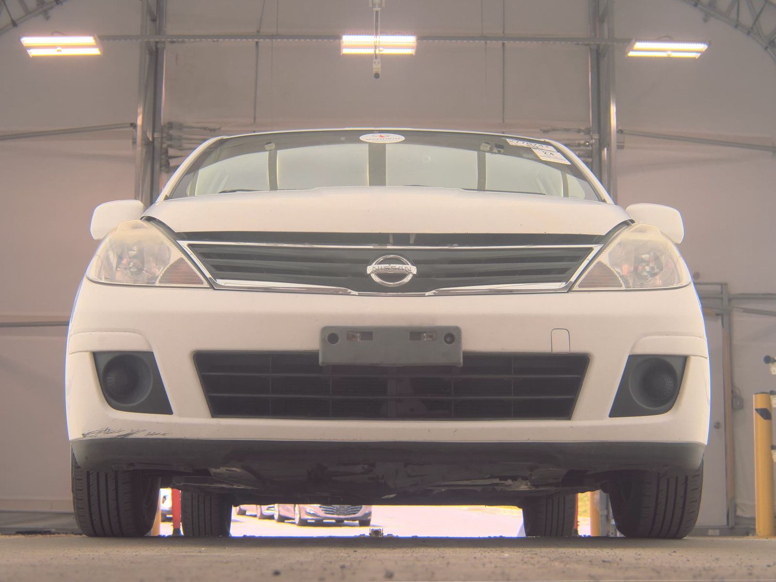 NISSAN VERSA - 4