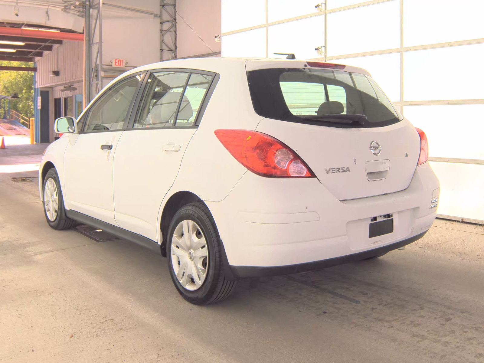 NISSAN VERSA - 9