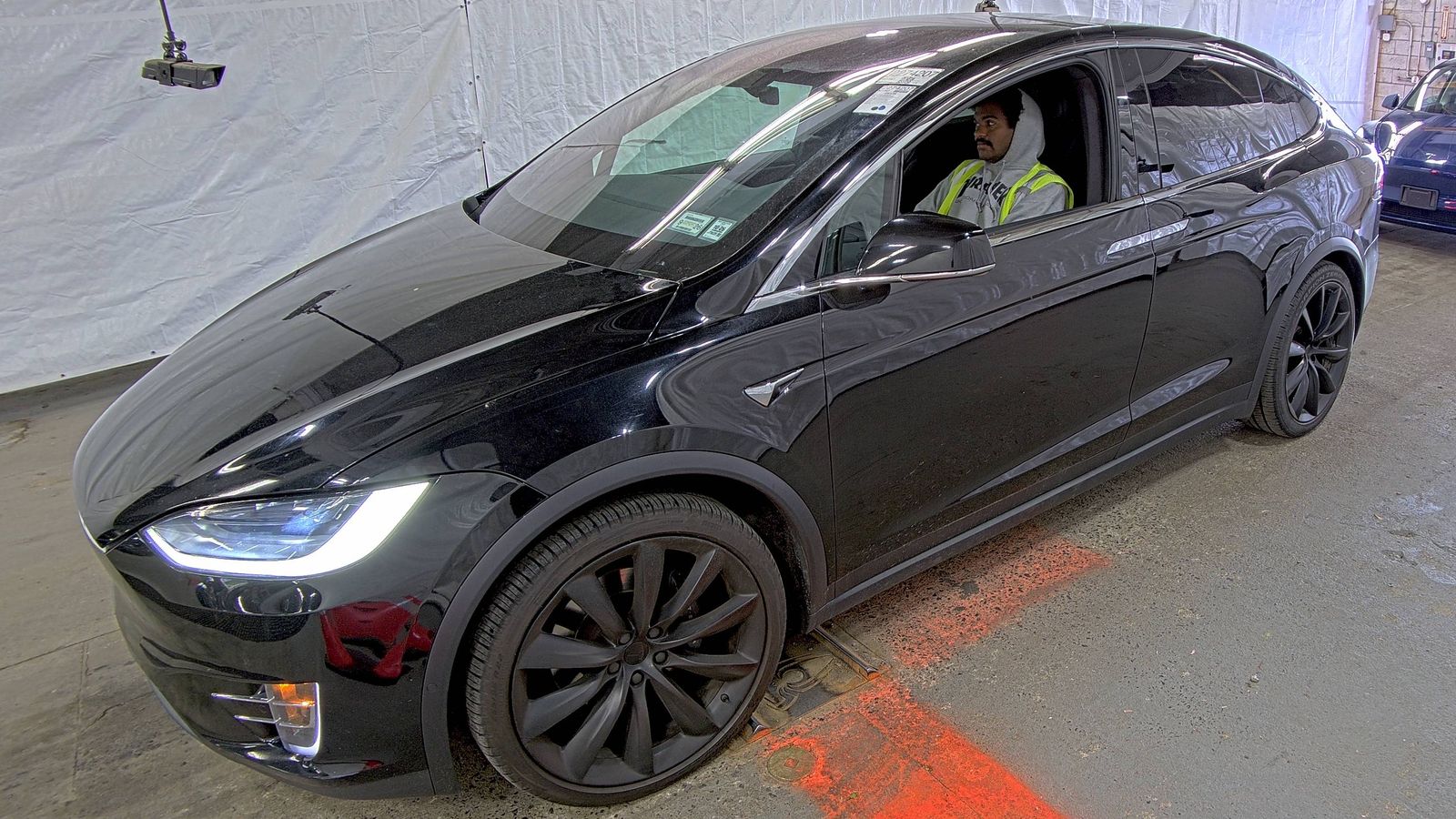 TESLA MODEL X - 1