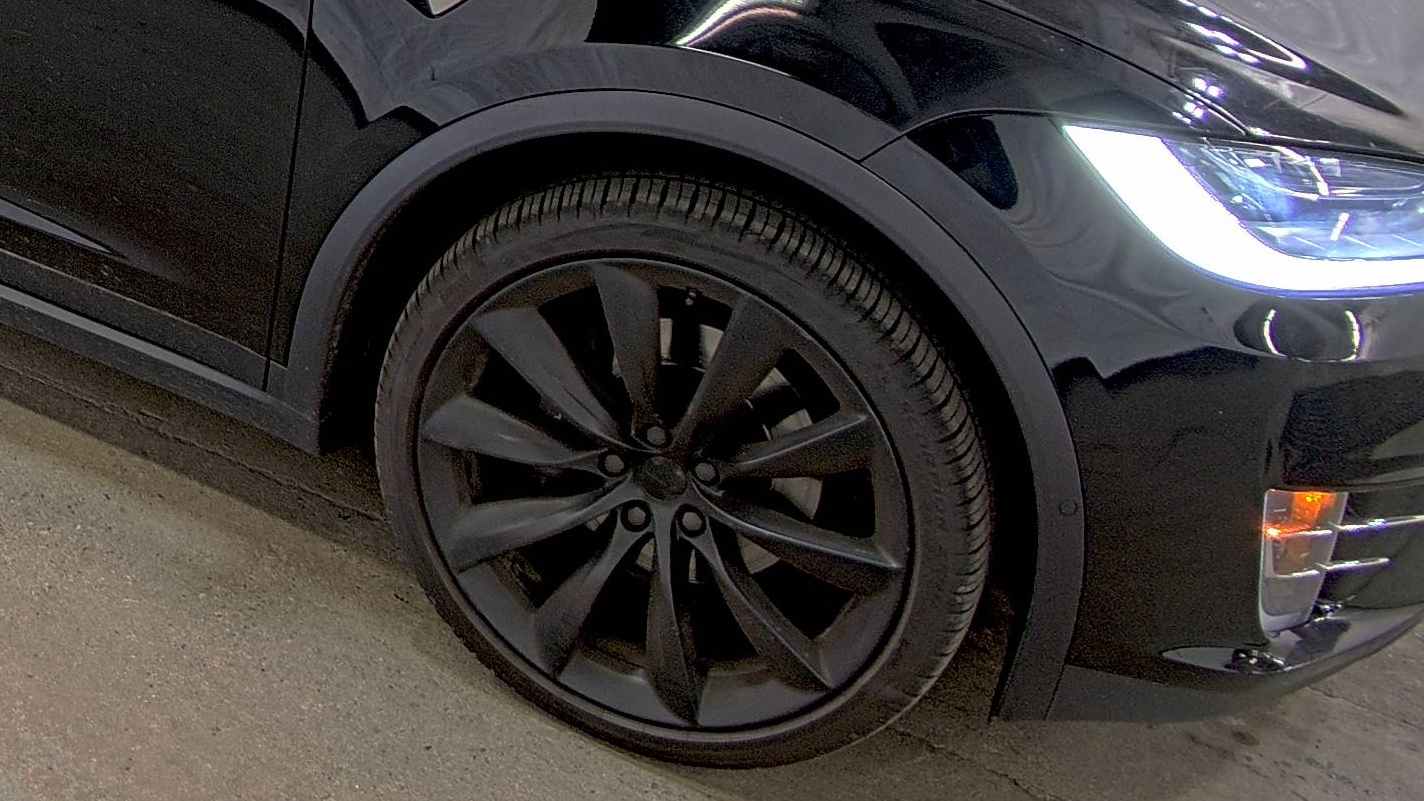 TESLA MODEL X - 9