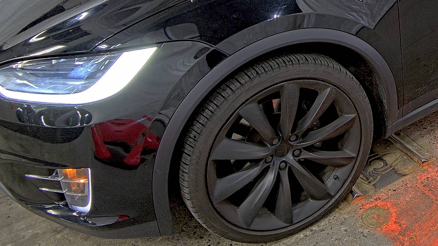 TESLA MODEL X - 8