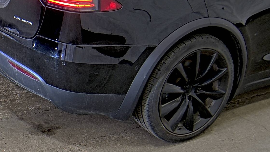 TESLA MODEL X - 10