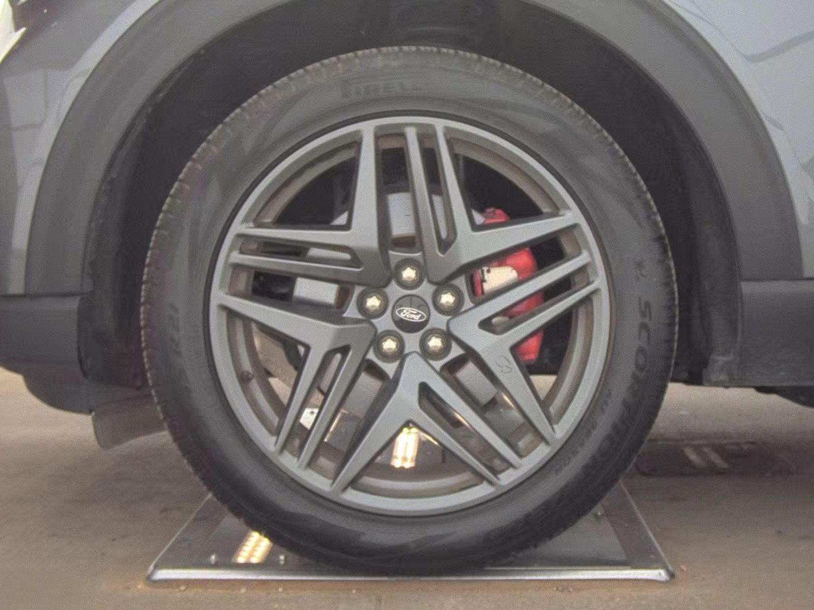 FORD EXPLORER - 10