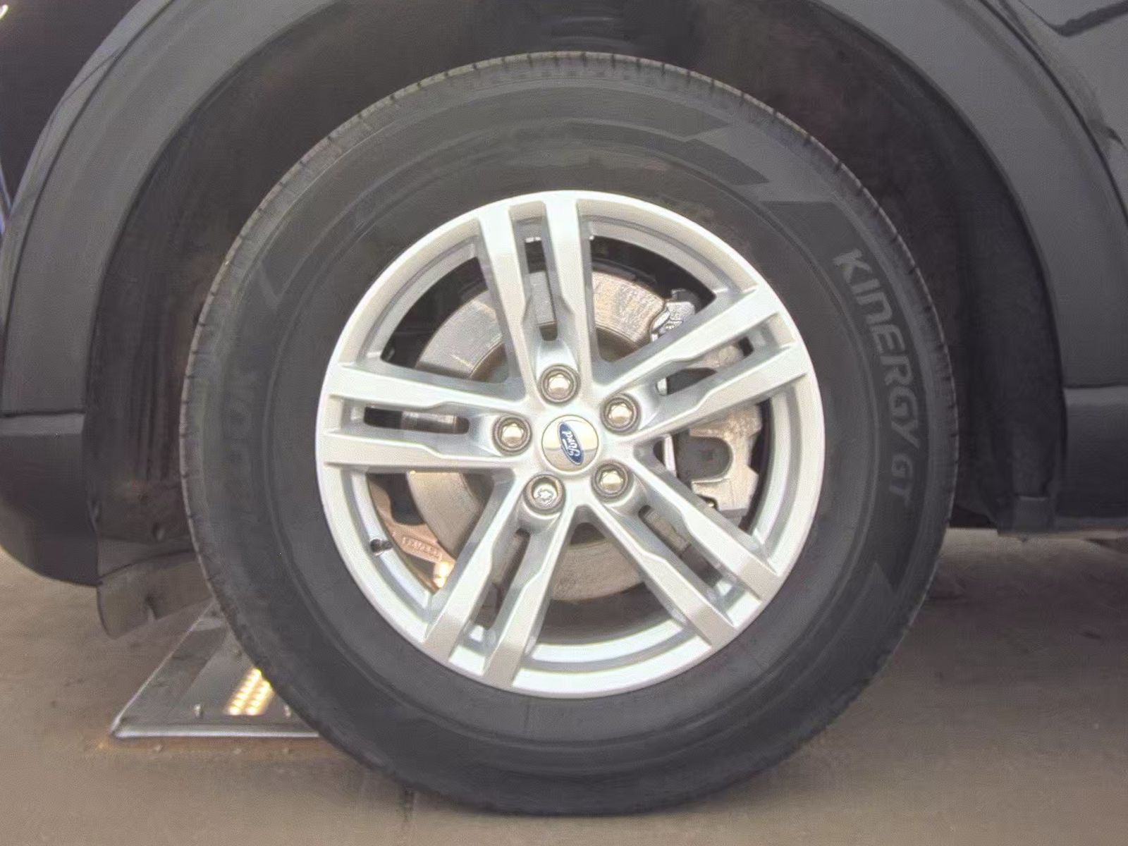 FORD EXPLORER - 10
