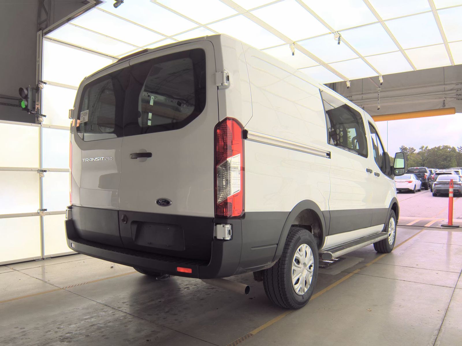 FORD TRANSIT 250 - 5